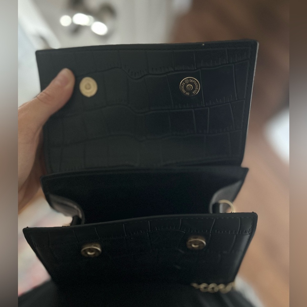 Carly Jean Los Angeles Black Croc-Embossed Clutch - Picture 3 of 3